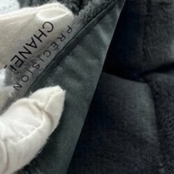 NWT 🔥 Chanel Precision Crossbody bag Makeup Shoulder Bag Grey Gray with White - Picture 2 of 6